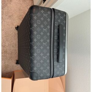 Louis Vuitton Luggage Horizon 70 Monogram Eclipse